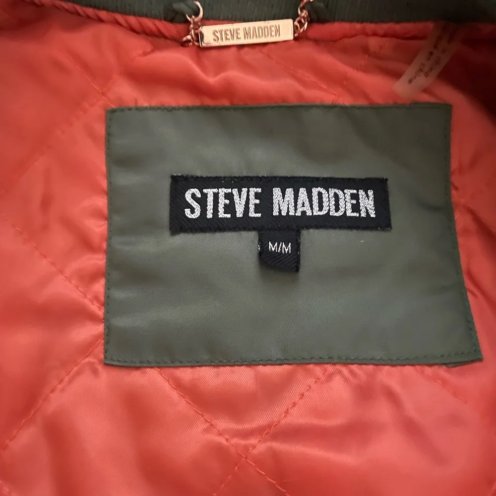 Olive green Steve Madden Bomber Jacket size Medium.
Send me an offer. - Picture 5 of 5